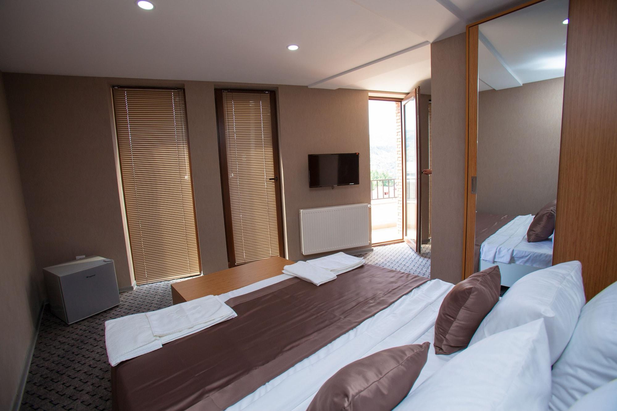Hotel Voyager Tiflis Dış mekan fotoğraf