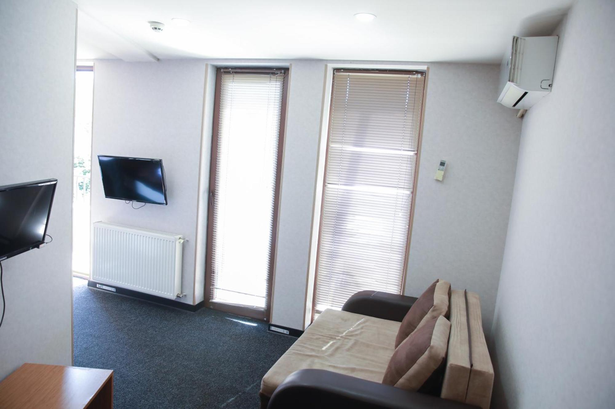 Hotel Voyager Tiflis Dış mekan fotoğraf