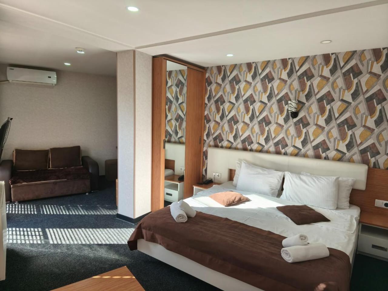 Hotel Voyager Tiflis Dış mekan fotoğraf