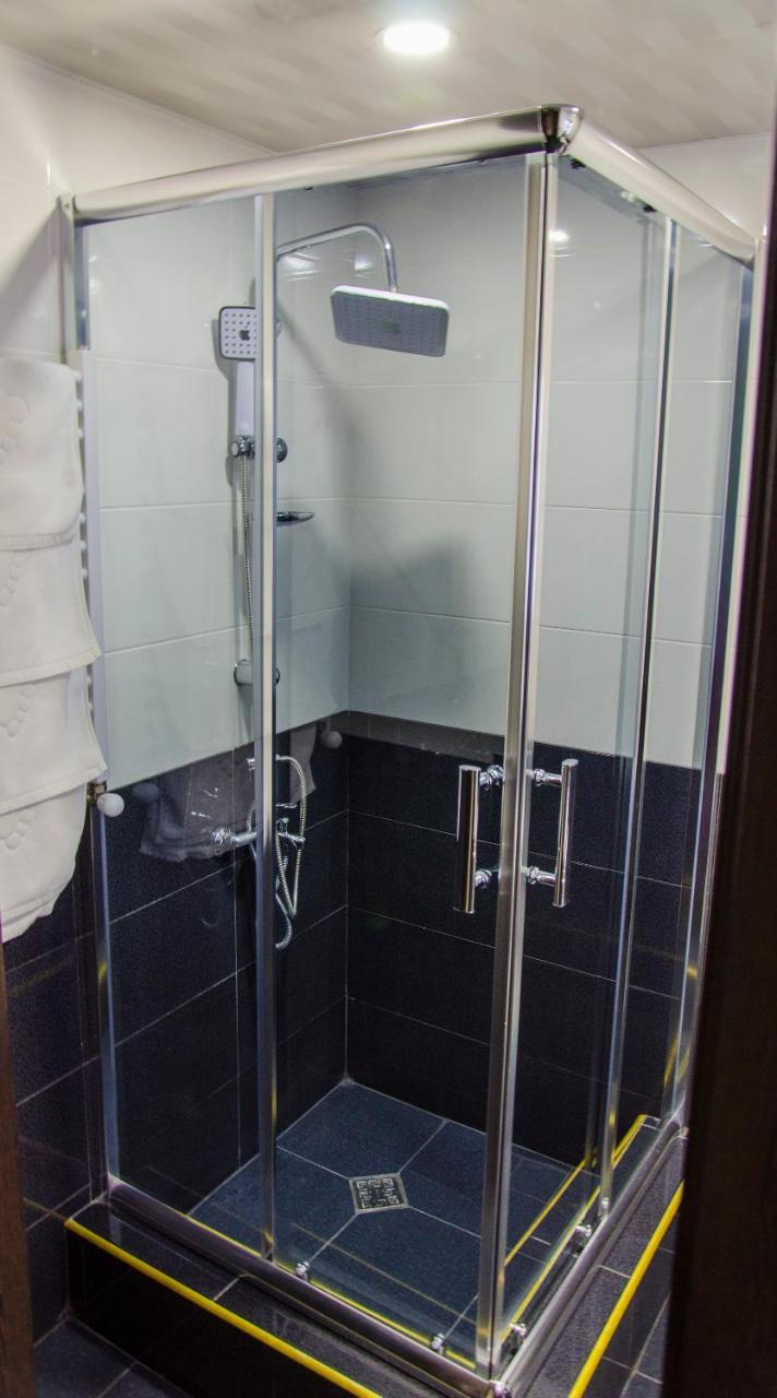 Hotel Voyager Tiflis Oda fotoğraf